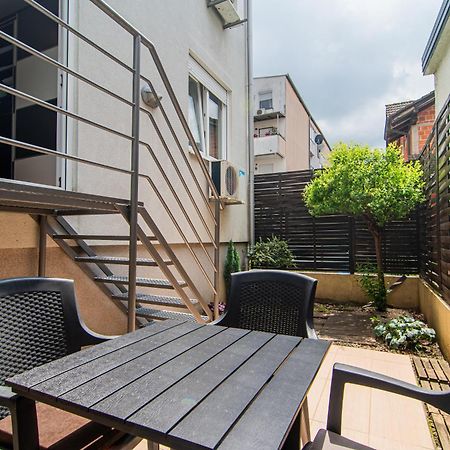 Flexible Selfcheckins 97 - Zagreb - Garden - Parking- Loggia - 2 Bedrooms Экстерьер фото