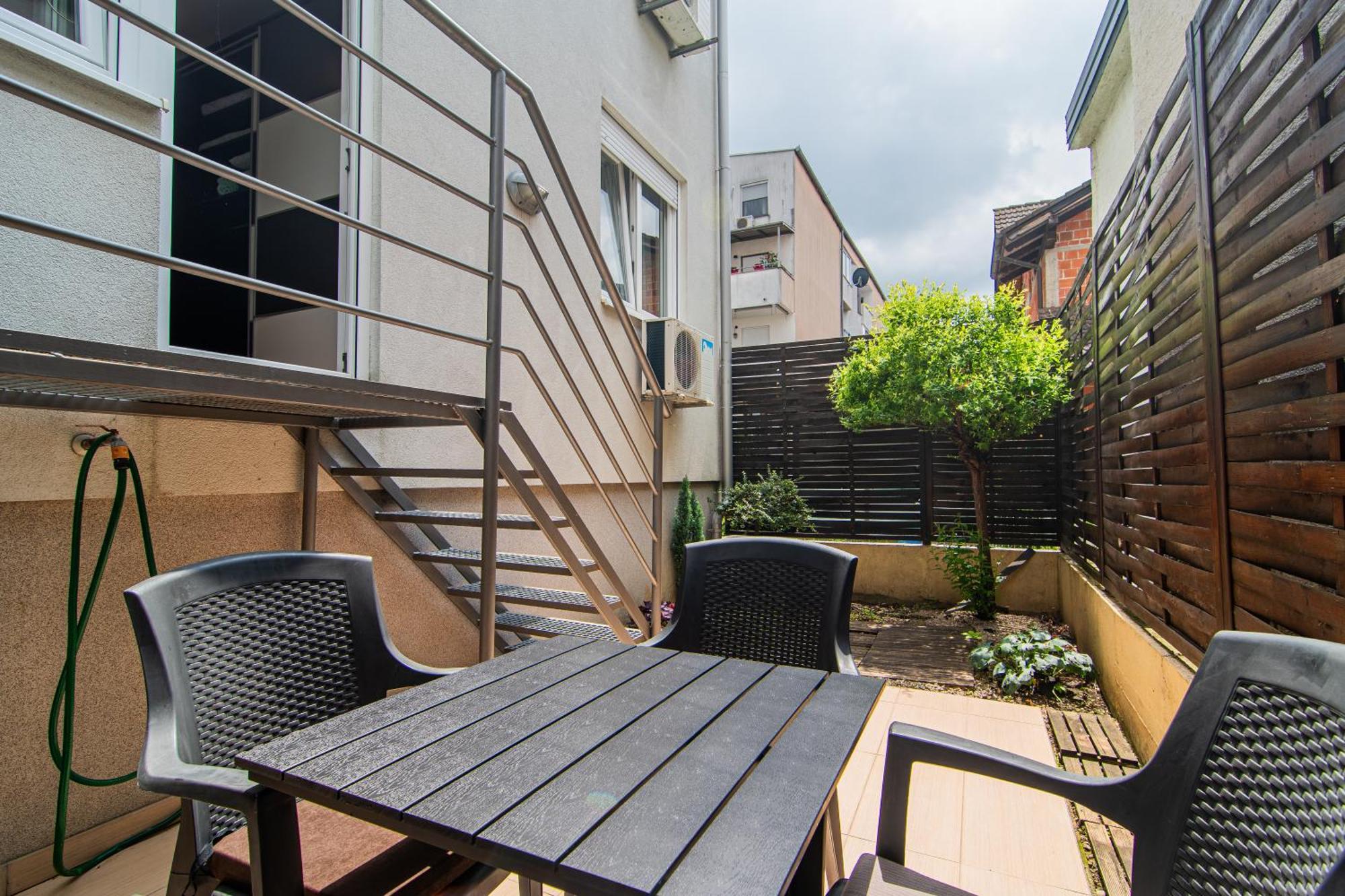 Flexible Selfcheckins 97 - Zagreb - Garden - Parking- Loggia - 2 Bedrooms Экстерьер фото