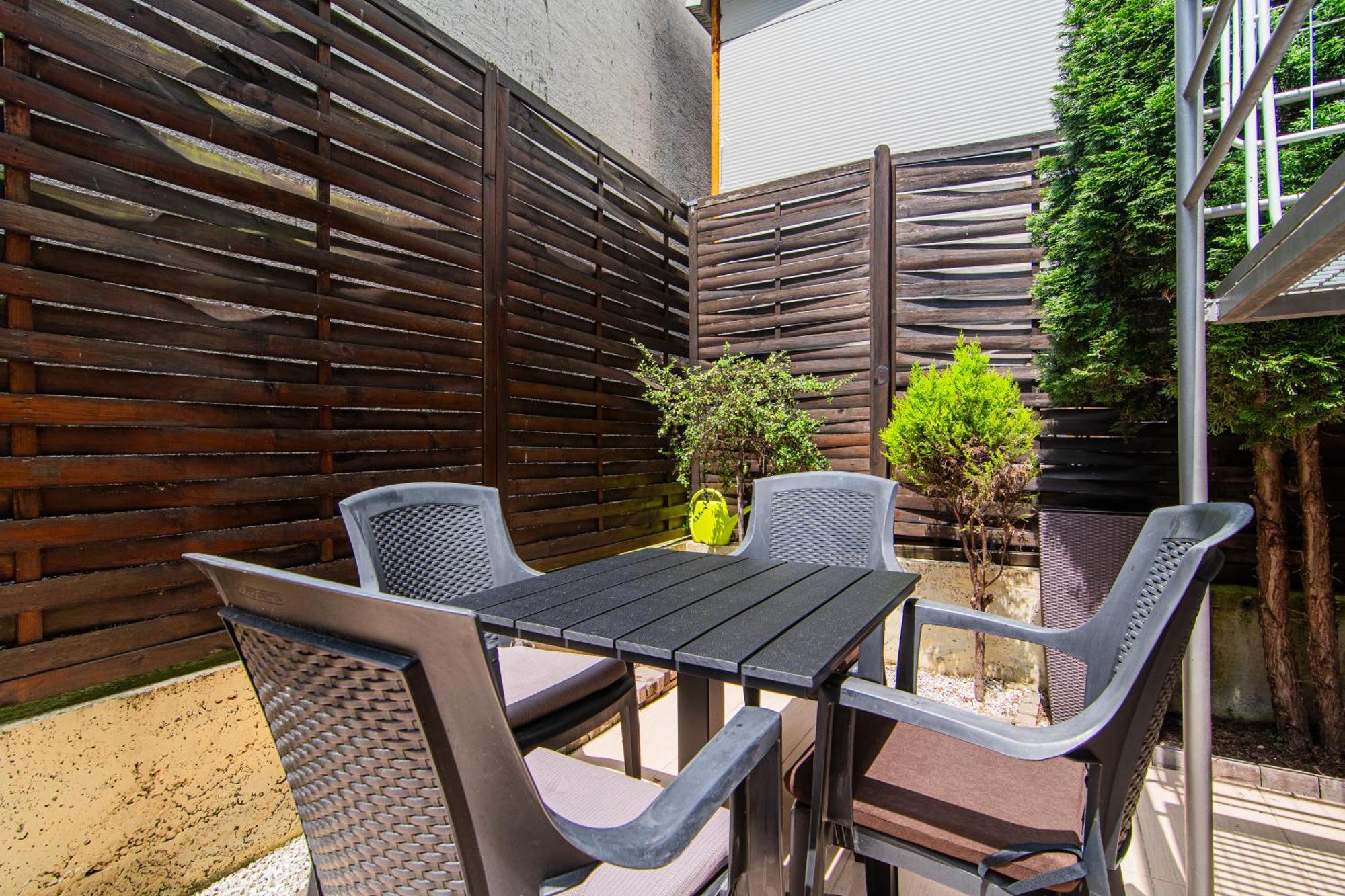 Flexible Selfcheckins 97 - Zagreb - Garden - Parking- Loggia - 2 Bedrooms Экстерьер фото