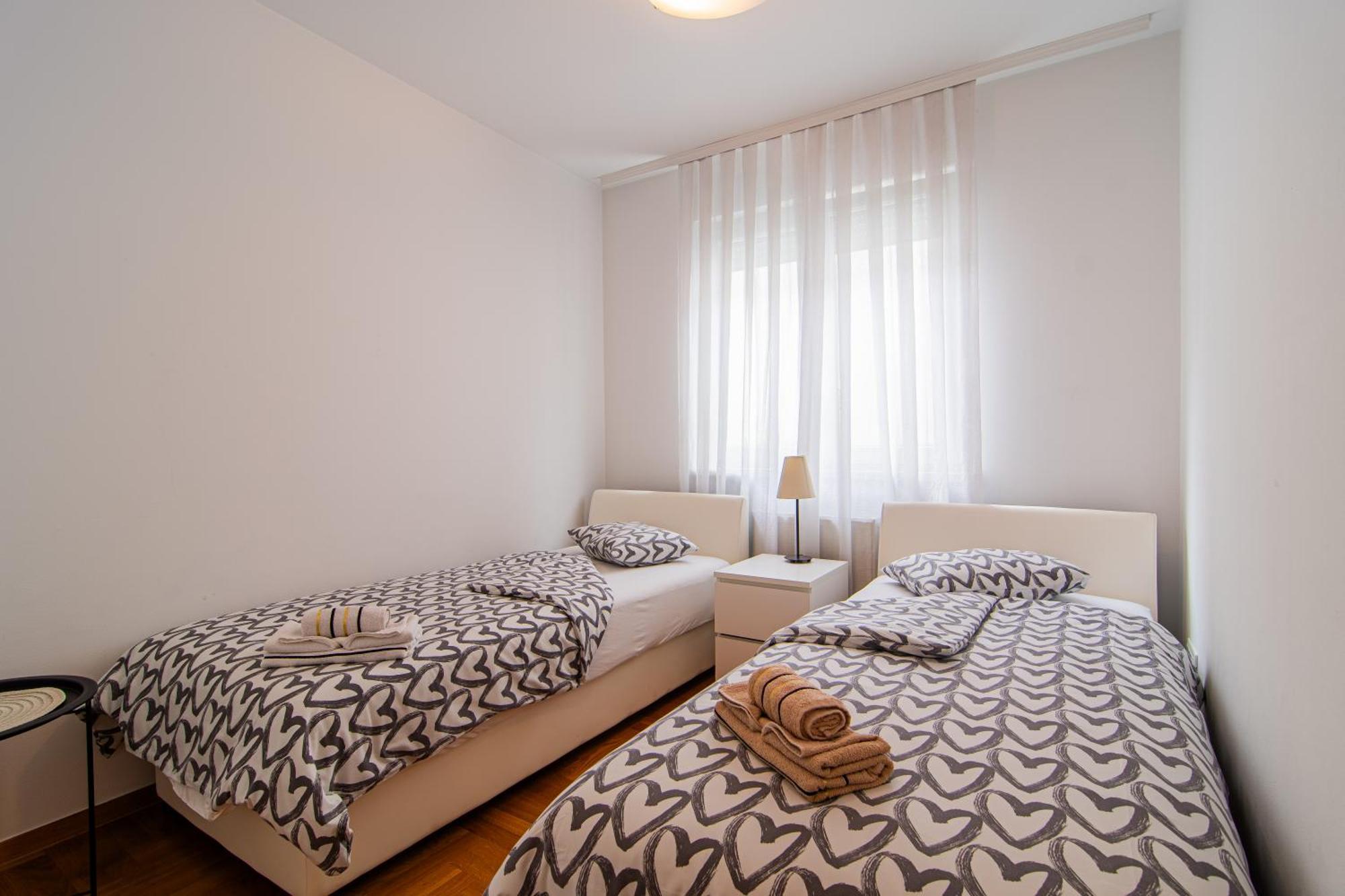 Flexible Selfcheckins 97 - Zagreb - Garden - Parking- Loggia - 2 Bedrooms Экстерьер фото