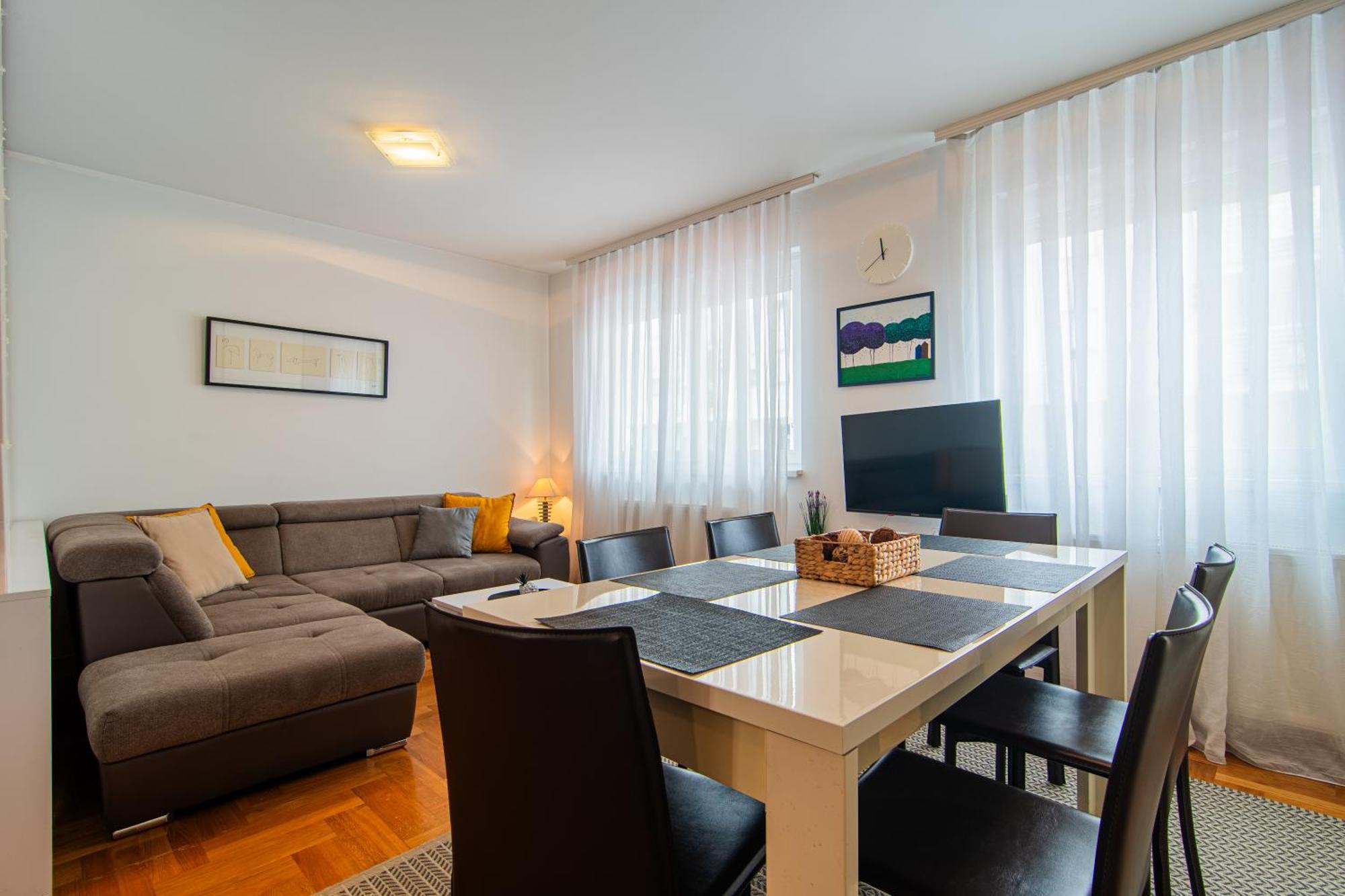 Flexible Selfcheckins 97 - Zagreb - Garden - Parking- Loggia - 2 Bedrooms Экстерьер фото